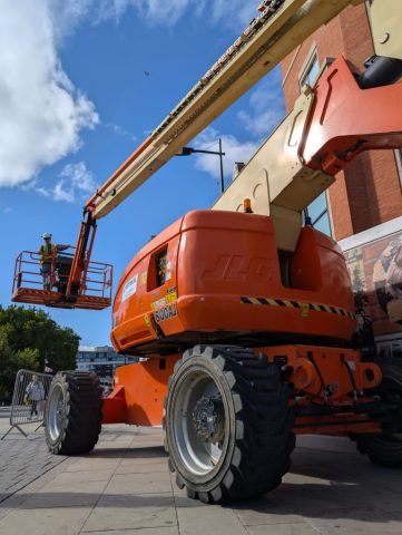 DN_Vehicles Cherry picker opposite Lincoln train station (Medium)